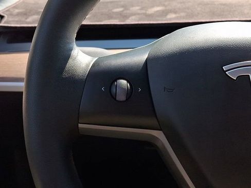 Used 2024 Tesla Model Y Long Range AWD/4WD image 23