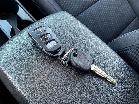 Used 2019 Hyundai Elantra SE w/ Cargo Package FWD image 32