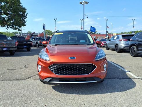 Certified 2020 Ford Escape Titanium AWD/4WD image 3