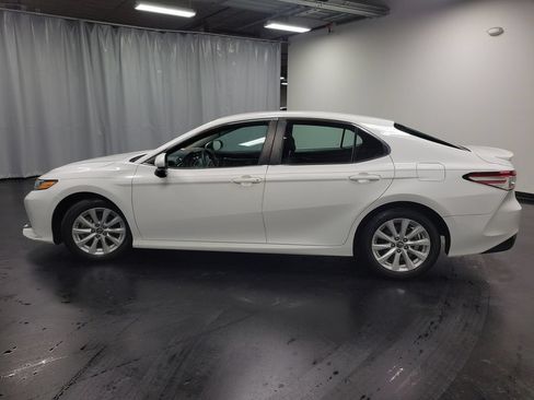 Used 2018 Toyota Camry LE FWD image 5