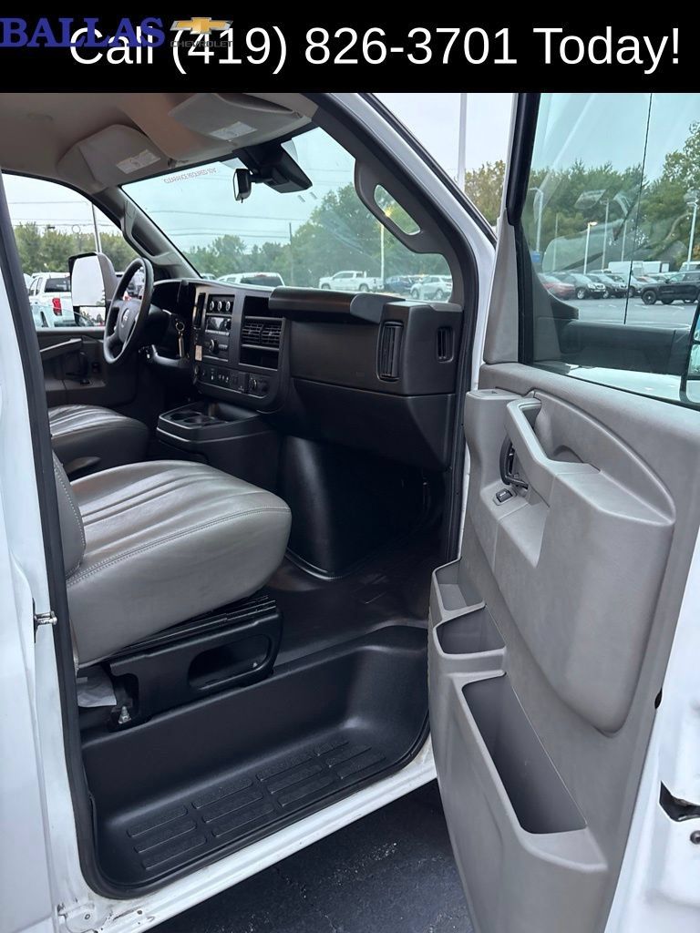 Used 2022 GMC Savana 3500 Extended w/ Power Convenience Package RWD image 13