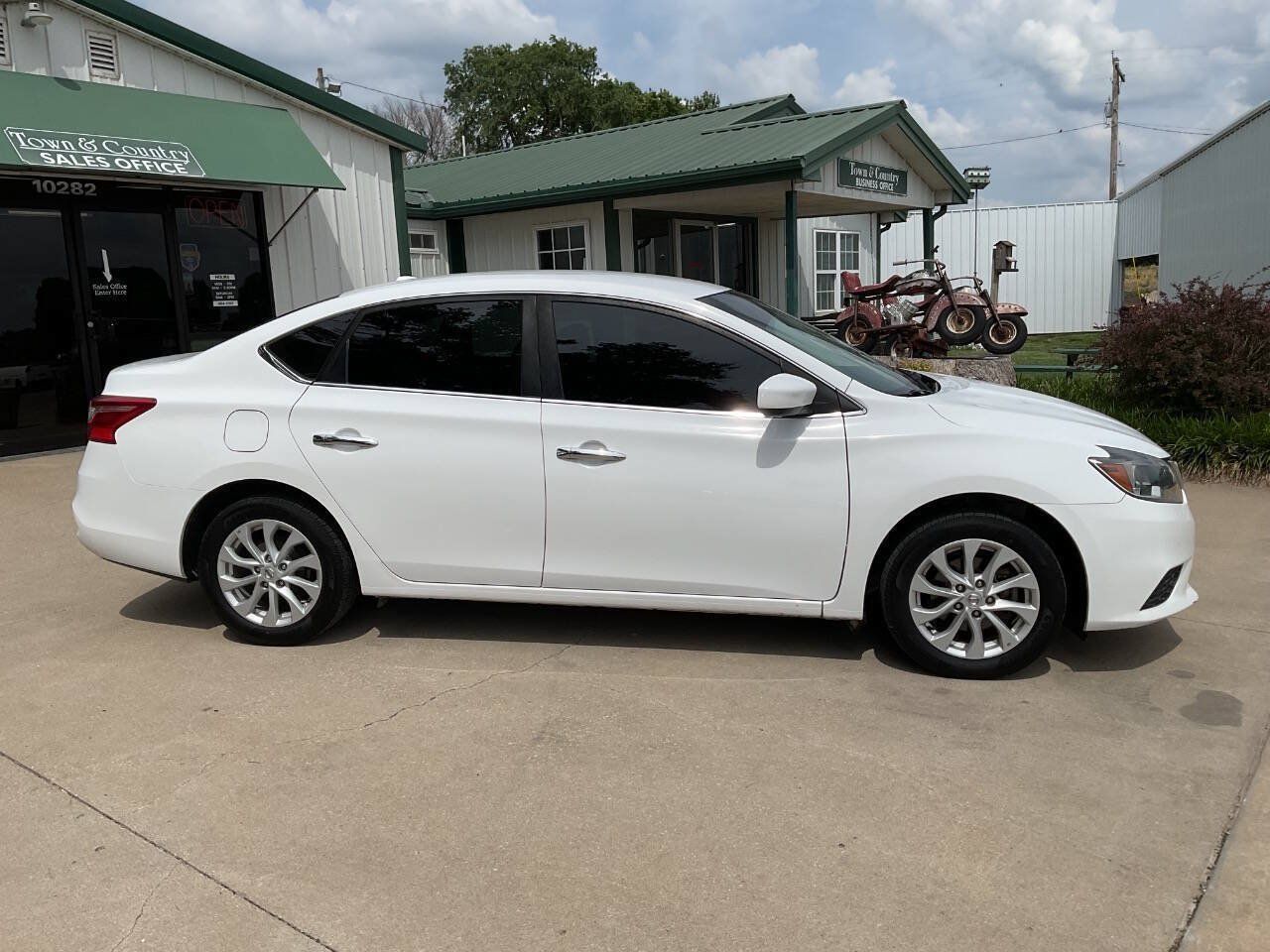 Used 2019 Nissan Sentra SV FWD image 2