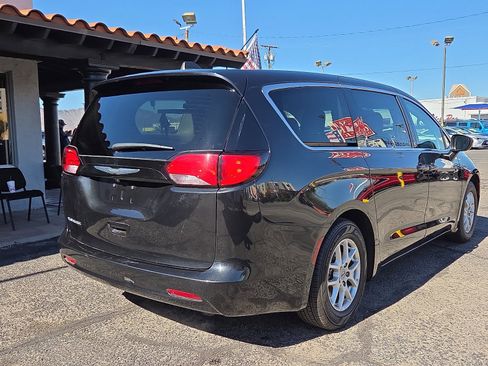Used 2023 Chrysler Voyager LX image 4