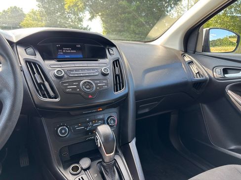 Used 2017 Ford Focus SE FWD image 14