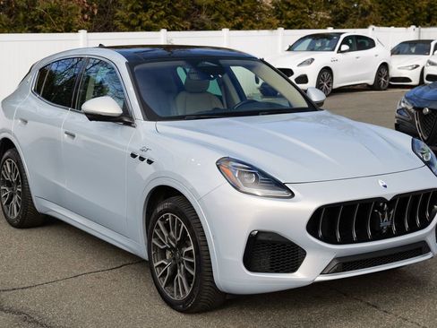 Certified 2023 Maserati Grecale GT image 9