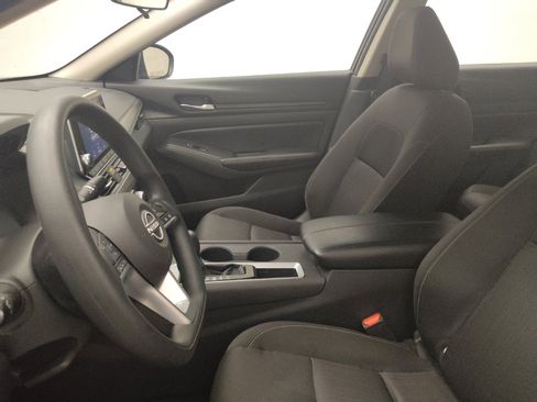 Used 2025 Nissan Altima 2.5 SV FWD image 17