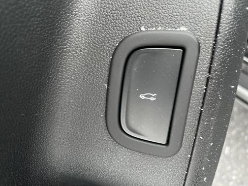 Used 2025 Chevrolet Traverse LT w/ Sun and Wheel Package image 30