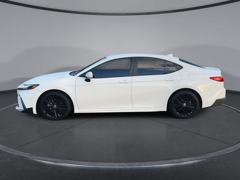 Used 2025 Toyota Camry SE FWD image 5