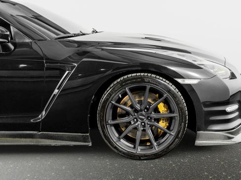 Used 2015 Nissan GT-R Black Edition image 6