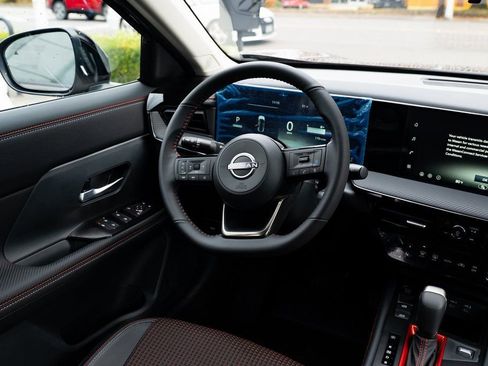 New 2026 Nissan Kicks SR AWD/4WD image 9