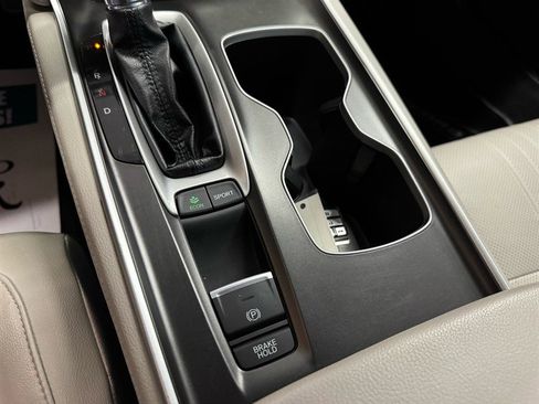 Used 2018 Honda Accord Touring image 25