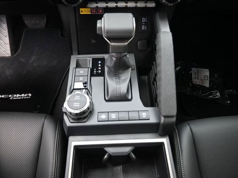 New 2026 Toyota Tacoma Limited AWD/4WD image 9