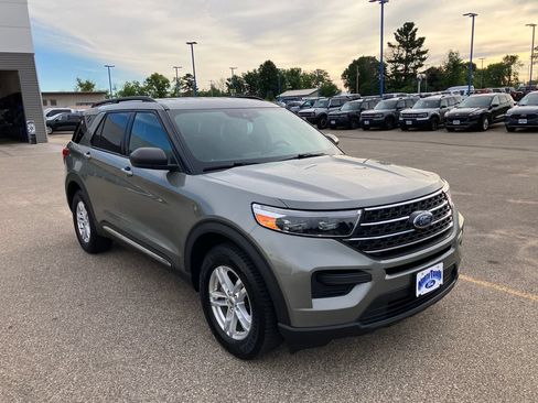 Used 2020 Ford Explorer XLT w/ Comfort Package AWD/4WD image 4