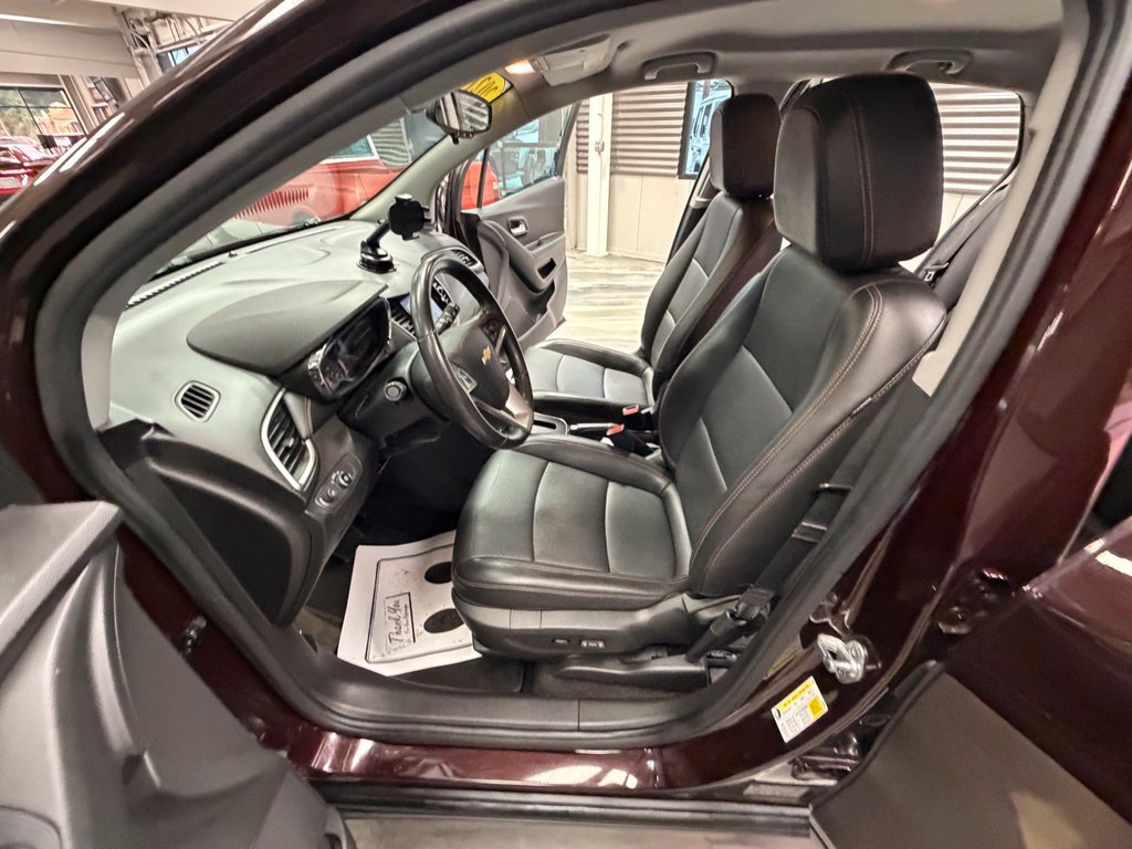 Used 2021 Chevrolet Trax LT w/ Premium Seat Package AWD/4WD image 52