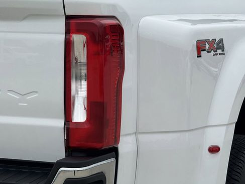 Used 2024 Ford F350 XLT w/ FX4 Off-Road Package AWD/4WD image 12