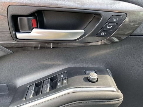 New 2026 Toyota Highlander Limited AWD/4WD image 17