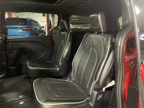 Used 2025 Chrysler Pacifica Limited w/ Uconnect Theater Family Group AWD/4WD image 23