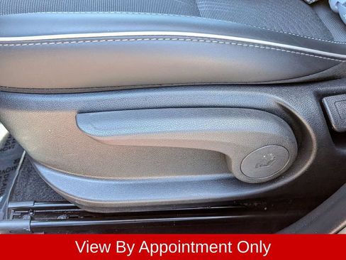 Used 2025 Hyundai Venue Limited FWD image 14