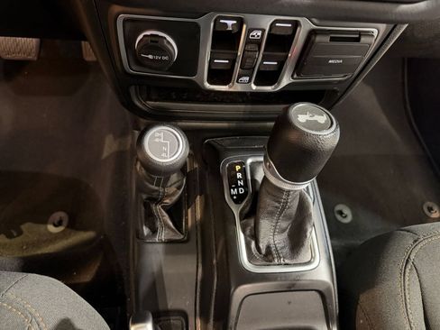 Used 2025 Jeep Wrangler Unlimited Sahara AWD/4WD image 41