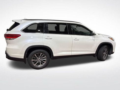 Certified 2019 Toyota Highlander XLE AWD/4WD image 3