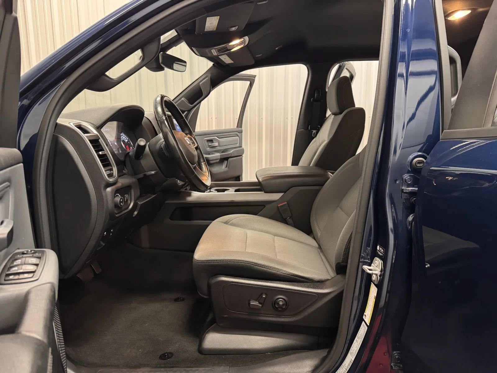 Used 2021 RAM 1500 Big Horn AWD/4WD image 35