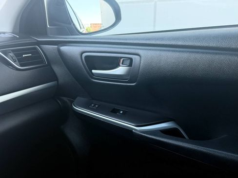 Used 2015 Toyota Camry SE FWD image 25