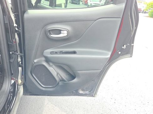 Used 2023 Jeep Renegade Latitude AWD/4WD image 16