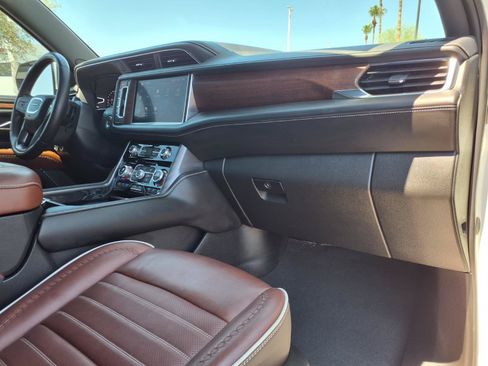 Used 2024 GMC Yukon Denali Ultimate AWD/4WD image 11