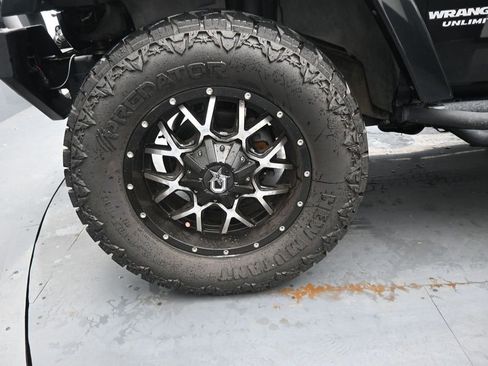 Used 2013 Jeep Wrangler Unlimited Sahara w/ Connectivity Group AWD/4WD image 14