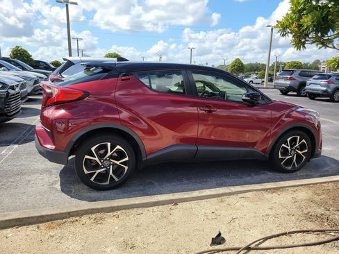Used 2019 Toyota C-HR XLE FWD image 8