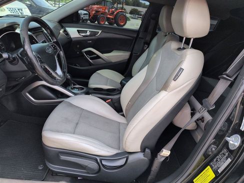 Used 2014 Hyundai Veloster w/ Style Package 02 FWD image 15