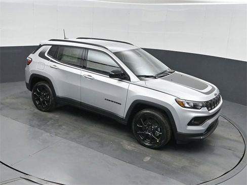 New 2026 Jeep Compass Latitude image 28