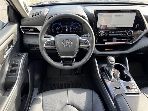 Used 2025 Toyota Highlander Limited image 15