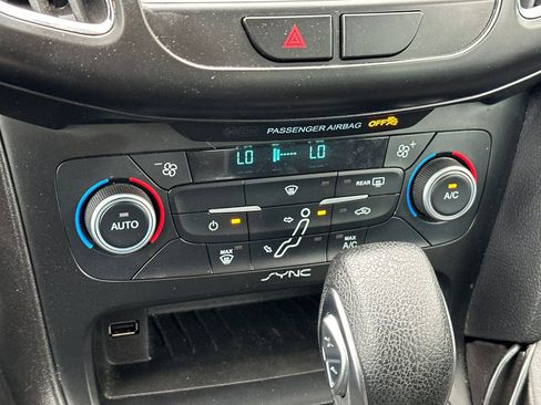 Certified 2018 Ford Focus SE FWD image 18
