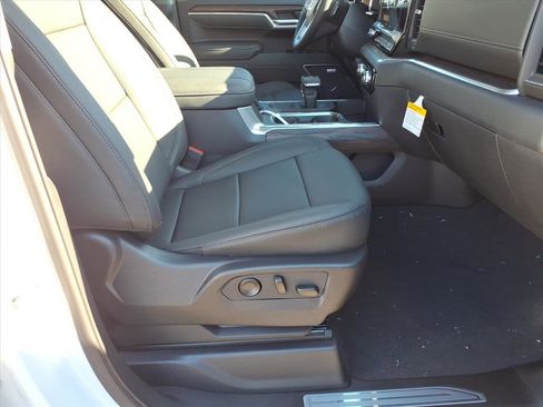 New 2026 GMC Sierra 1500 SLT image 9