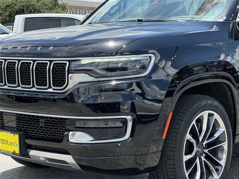 Used 2024 Jeep Wagoneer Series III w/ Premium Group I AWD/4WD image 8