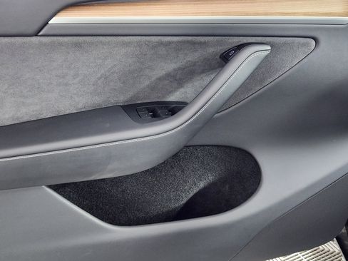 Used 2024 Tesla Model Y Long Range image 17