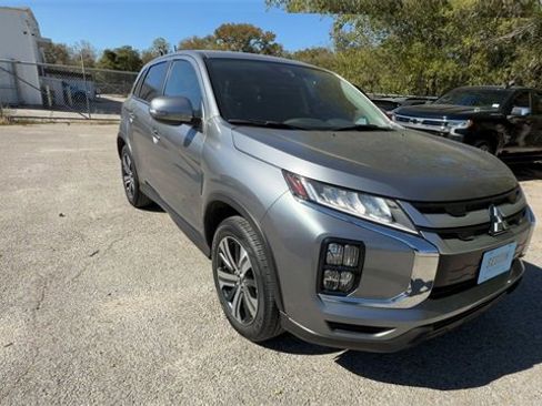 Used 2023 Mitsubishi Outlander Sport SE image 2