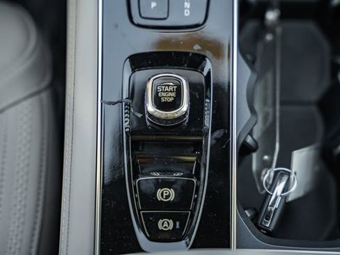 New 2026 Volvo XC90 B6 Plus w/ Protection Package Premier image 26