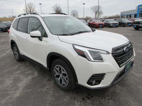 Used 2023 Subaru Forester Premium image 7