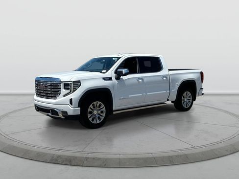 Used 2023 GMC Sierra 1500 Denali w/ Technology Package AWD/4WD image 4