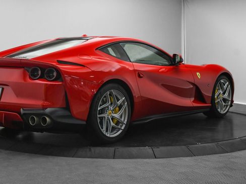 Used 2018 Ferrari 812 Superfast RWD image 10