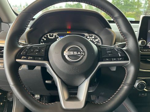 Used 2025 Nissan Altima 2.5 SR image 29