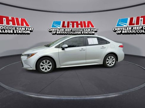 Used 2025 Toyota Corolla LE FWD image 4
