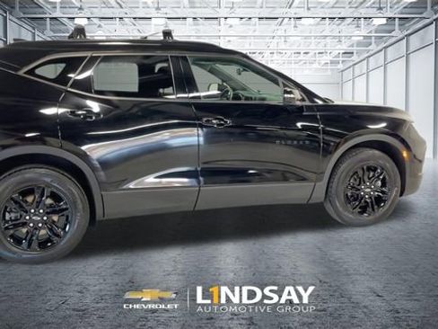 Used 2022 Chevrolet Blazer LT image 2