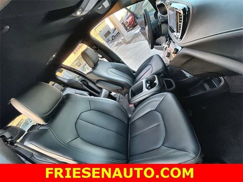 New 2025 Chrysler Pacifica Select w/ Uconnect Theater Family Group image 28