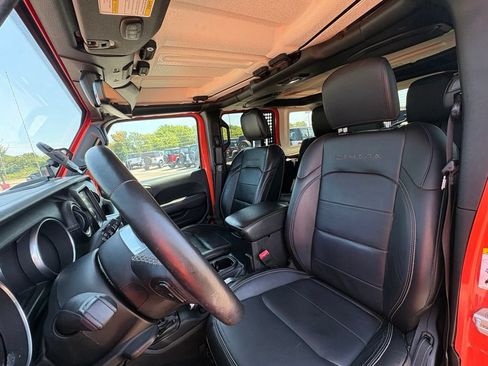 Used 2018 Jeep Wrangler Unlimited Sahara AWD/4WD image 13
