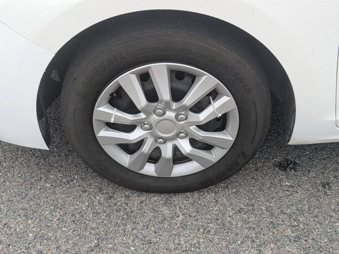 Used 2019 Hyundai Accent SE FWD image 9