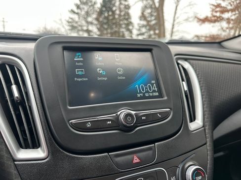 Used 2018 Chevrolet Malibu LS image 9