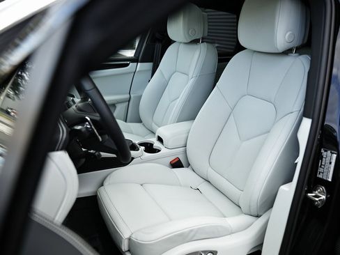 New 2026 Porsche Macan image 5